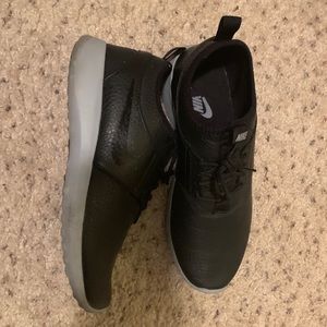 Nike size 8 women’s shoes